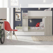 Cameretta con letto a castello e letto estraibile con armadio integrato colore bianco consumato e bianco reversibile