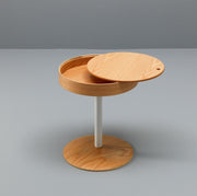 Tavolino in rovere con top in legno e base in metallo