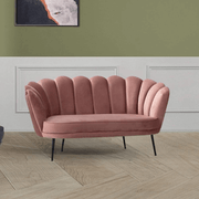 Divano Orel due posti in velluto rosa antico a conchiglia e piedi neri EFFEZ