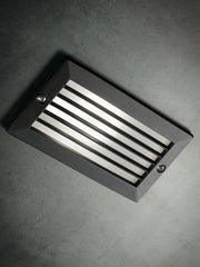 Lampada da incasso in alluminio pressofuso con diffusore in vetro satinato bianco